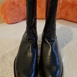 Guide Gear 12 inch black leather cowboy boots. SIZE 11